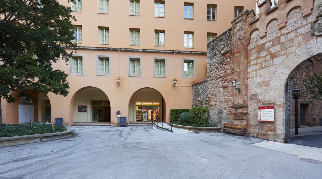 Apartamentos Montserrat Abat Marcet Exterior foto