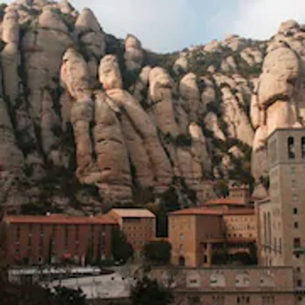 Apartamentos Montserrat Abat Marcet Exterior foto
