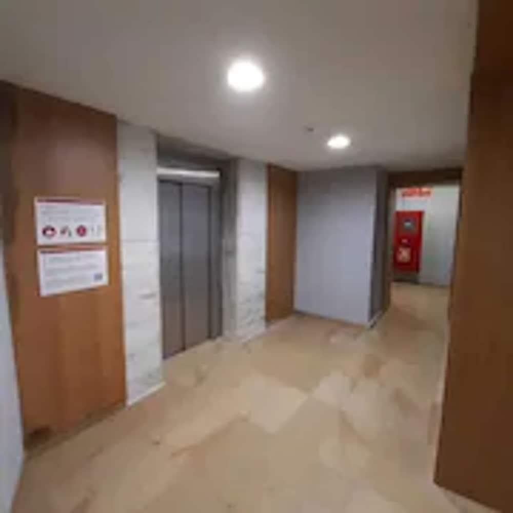 Apartamentos Montserrat Abat Marcet Exterior foto