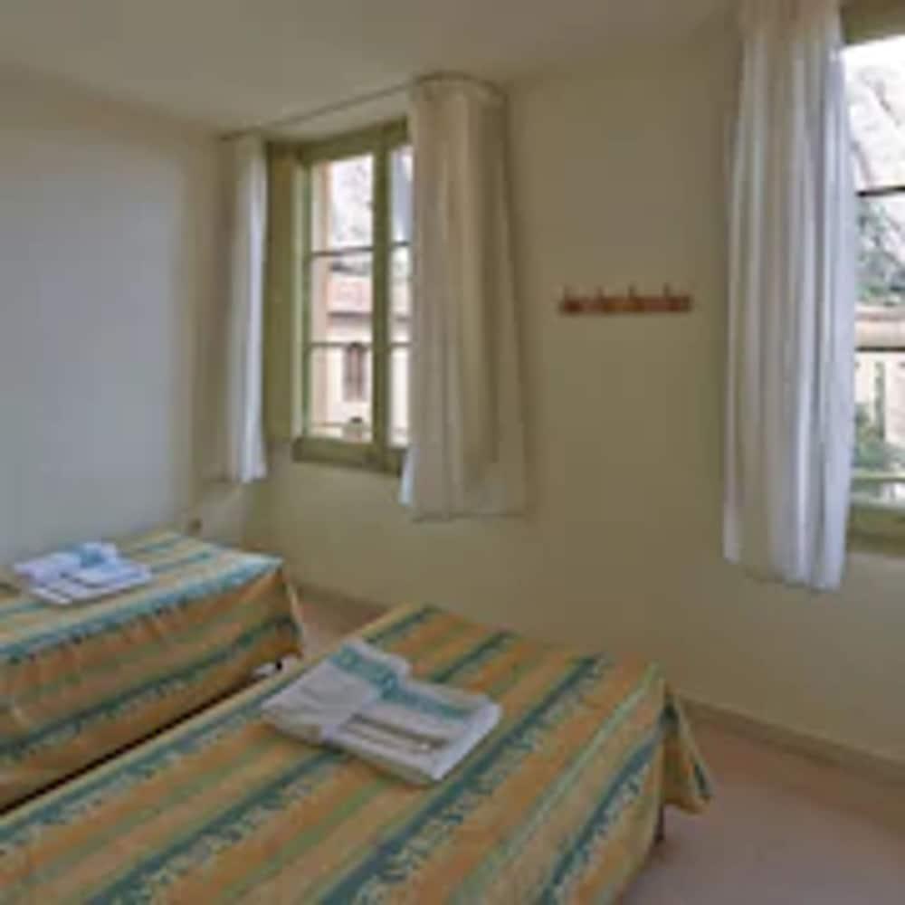 Apartamentos Montserrat Abat Marcet Exterior foto