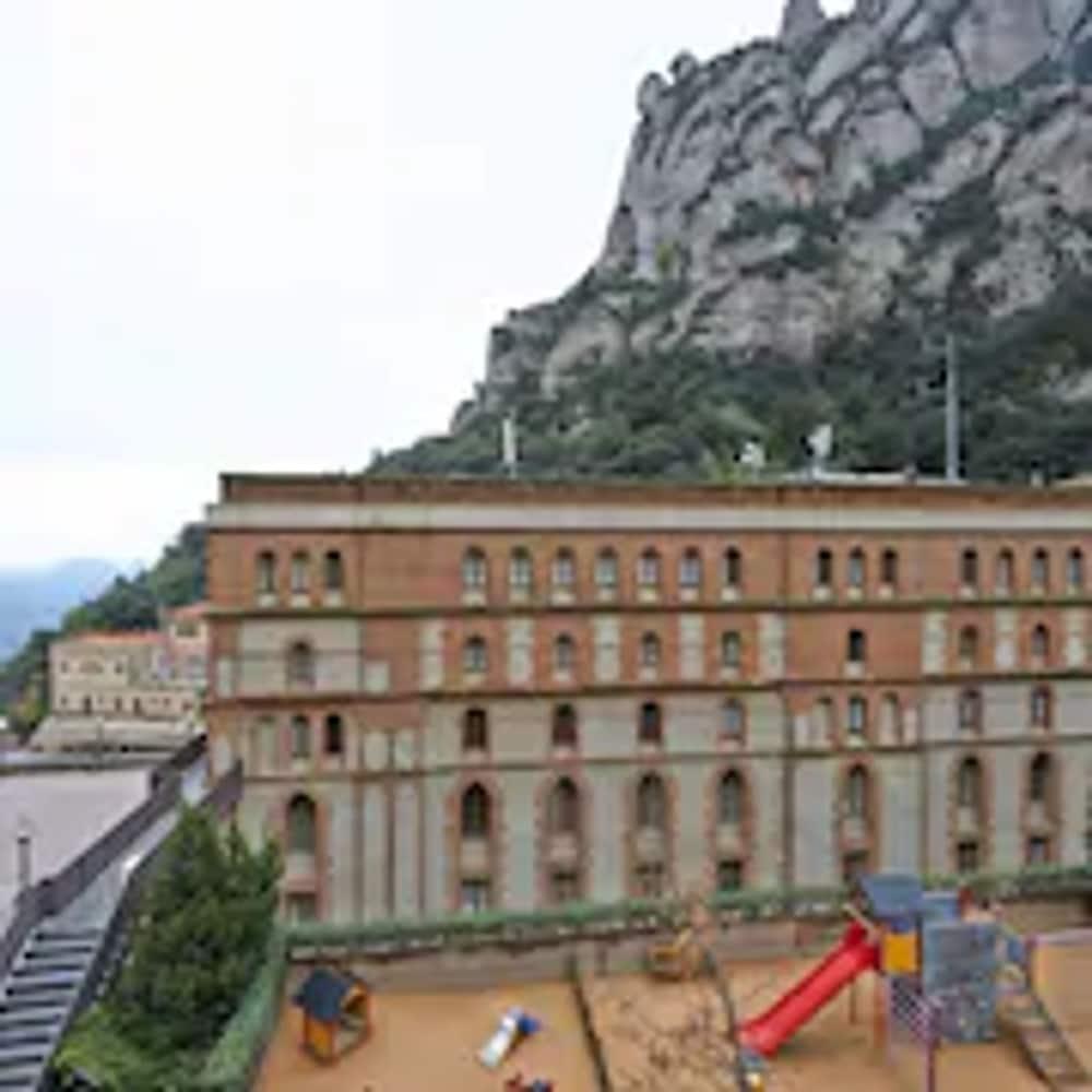 Apartamentos Montserrat Abat Marcet Exterior foto