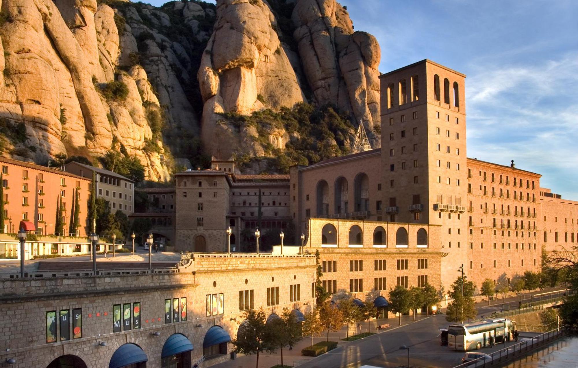 Apartamentos Montserrat Abat Marcet Exterior foto